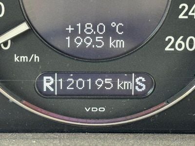 Gebraucht Mercedes E220 Elegance 150 PS (110 kW) 2002 Beige Limousine