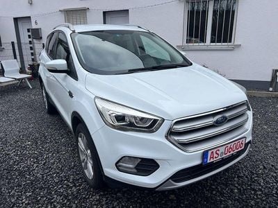 Gebraucht Ford Kuga Titanium 120 PS (88 kW) 2017 Weiß SUV