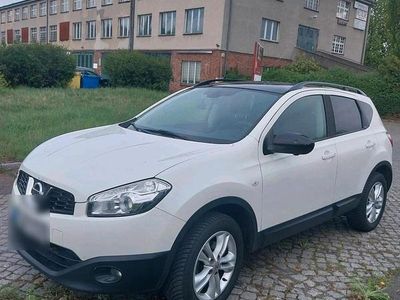 Gebraucht Nissan Qashqai 116 PS (85 kW) 2014 Weiß SUV
