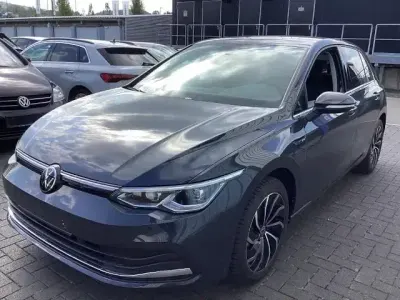 Gebraucht VW Golf VIII Style 131 PS (96 kW) 2024 Grau Limousine