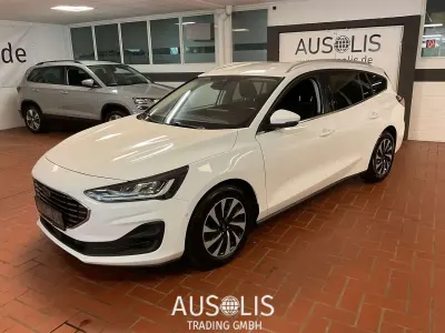 Gebraucht Ford Focus Titanium 120 PS (88 kW) 2023 Frostweiß Kombi