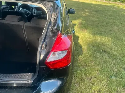 Gebraucht Ford Focus 105 PS (77 kW) 2011 Schwarz Kleinwagen