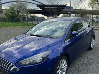 Używany Ford Focus Titanium 125 KM (91 kW) 2018 Niebieski Sedan/Limuzyna