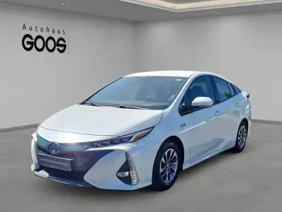 Gebraucht Toyota Prius Basis 122 PS (89 kW) 2018 Novaweiß perleffekt Kleinwagen