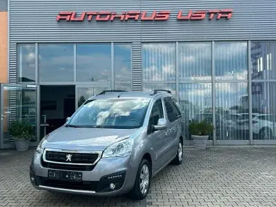 Gebraucht Peugeot TePee Allure 120 PS (88 kW) 2018 Grau Limousine