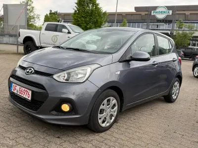 Gebraucht Hyundai i10 67 PS (49 kW) 2016 Blau Kleinwagen