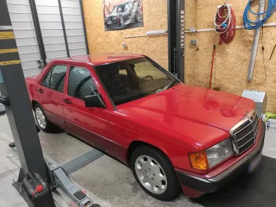 Brugt Mercedes 190 1990 Rød Sedan