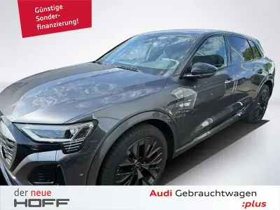 Gebraucht Audi Q8 e-tron S-Line 300 kW (408 PS) 2023 Daytonagrau perleffekt SUV