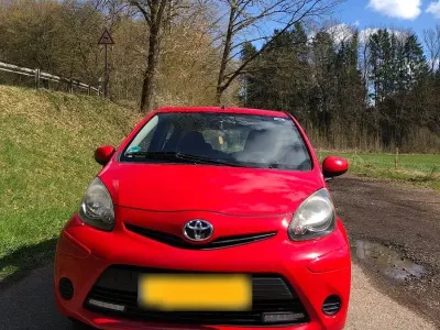 Second-hand Toyota Aygo 68 CP (50 kW) 2014 Roșu Hatchback