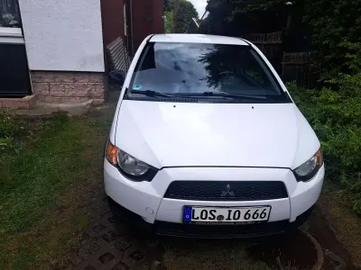 Gebraucht Mitsubishi Colt Edition 75 PS (55 kW) 2011 Weiß Kleinwagen