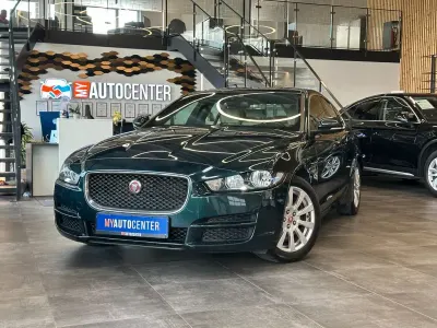 Gebraucht Jaguar XE Pure 179 PS (131 kW) 2017 British racing green Limousine