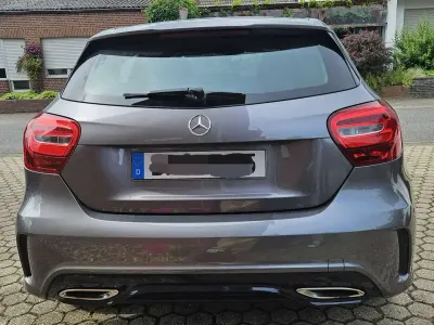 Gebraucht Mercedes A180 AMG line 122 PS (89 kW) 2018 Silber Limousine
