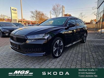 Neu Skoda Superb SportLine 204 PS (150 kW) 2025 Grau Kombi