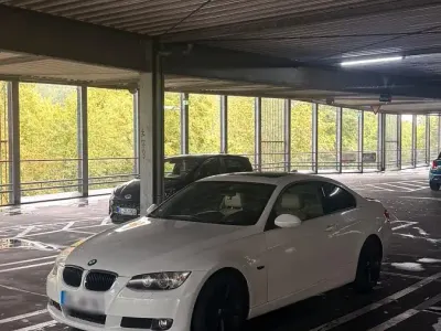 Gebraucht BMW 320 170 PS (125 kW) 2009 Weiß Coupé