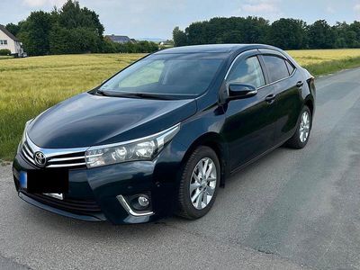 Gebraucht Toyota Corolla Executive 132 PS (97 kW) 2015 Blau Limousine