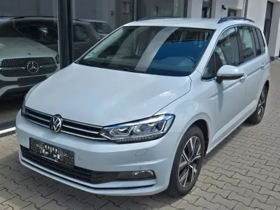 Gebraucht VW Touran Highline 150 PS (110 kW) 2022 Weiß Van / Kleinbus
