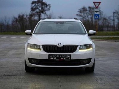 Gebraucht Skoda Octavia Elegance 150 PS (110 kW) 2014 Weiß Kleinwagen