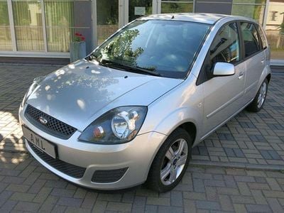 Gebraucht Ford Fiesta Style 68 PS (50 kW) 2008 Silber Kleinwagen