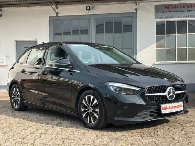 Gebraucht Mercedes B180 116 PS (85 kW) 2023 Schwarz Kleinwagen