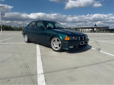 BMW 323