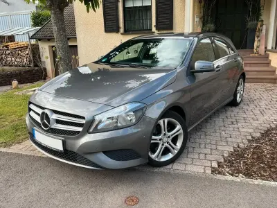 Gebraucht Mercedes A180 Urban 122 PS (89 kW) 2013 Grau Limousine