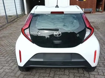 Second-hand Toyota Aygo 69 CP (50 kW) 2022 Alb Hatchback