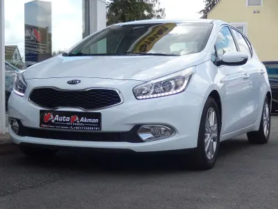 Gebraucht Kia Ceed Attract 99 PS (72 kW) 2014 Weiß Kleinwagen