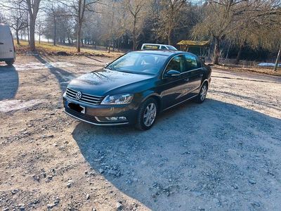 Braun Gebraucht 2013 VW Passat Comfortline Limousine | 10.799 € (Etwas zu teuer)
