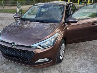 Gebraucht Hyundai i20 Classic 84 PS (61 kW) 2015 Braun Limousine