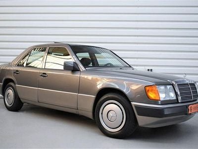 Gebraucht Mercedes 230 132 PS (97 kW) 1992 Braun Limousine