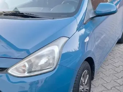 Gebraucht Hyundai i10 Edition 69 PS (50 kW) 2015 Blau Kleinwagen