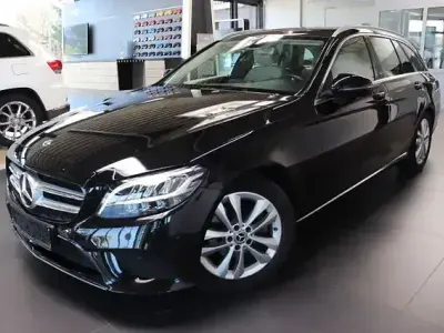 Gebraucht Mercedes C220 194 PS (142 kW) 2019 Schwarz Limousine