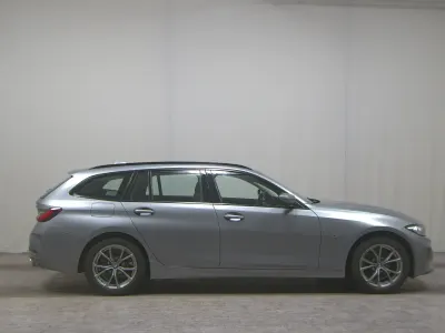 Gebraucht BMW 330 184 PS (135 kW) 2022 Skyscrapergrau metallic Kombi
