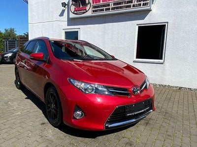 Gebraucht Toyota Auris Edition 124 PS (91 kW) 2014 Rot Limousine