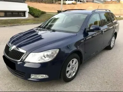 Gebraucht Skoda Octavia 105 PS (77 kW) 2011 Blau Kombi