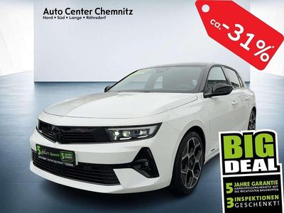 Jade weiß / black Gebraucht 2023 Opel Astra Ultimate Limousine | 23.702 € (Fairer Preis)