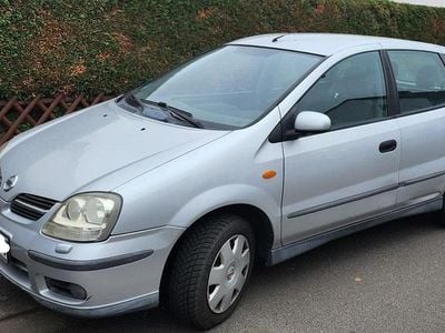Nissan Almera Tino