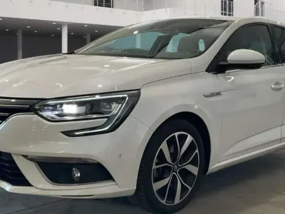 Gebraucht Renault Mégane IV 163 PS (119 kW) 2018 Weiss "nacre" Limousine