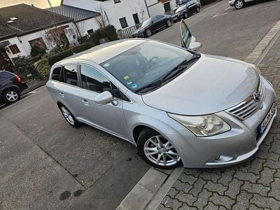 Silber Gebraucht 2011 Toyota Avensis Comfort Kombi | 5.200 € (Fairer Preis)