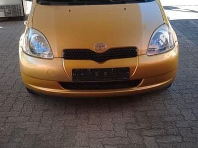 Usata Toyota Yaris Sol 68 CV (50 kW) 1999 Giallo Berlina