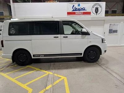 Second-hand VW Multivan 178 CP (130 kW) 2011 Alb Monovolum