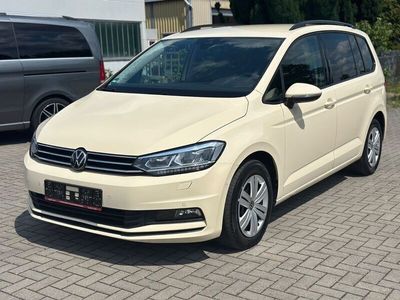Gebraucht VW Touran 150 PS (110 kW) 2022 Beige Van / Kleinbus