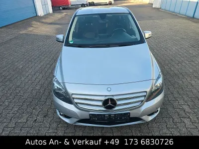 Gebraucht Mercedes B180 122 PS (89 kW) 2014 Silber Van / Kleinbus