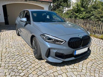 Gebraucht BMW 120 M Sport 190 PS (139 kW) 2020 Grau Kleinwagen