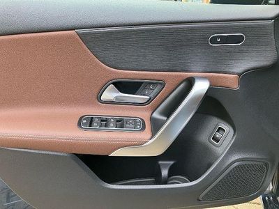 Gebraucht Mercedes A200 Night 150 PS (110 kW) 2022 Blau Limousine