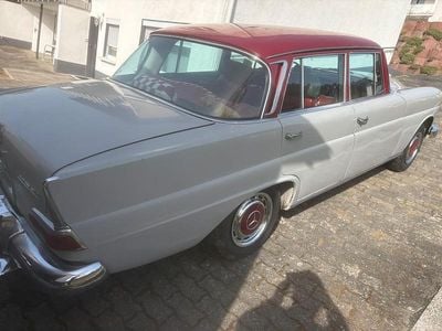 Usata Mercedes 230 110 CV (80 kW) 1967 Andere farben Berlina