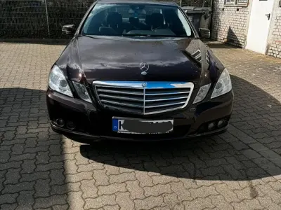 Gebraucht Mercedes E250 204 PS (150 kW) 2009 Braun Limousine