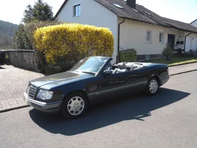 Gebraucht Mercedes E220 Sportline 150 PS (110 kW) 1993 Schwarz Cabrio