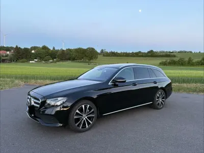 Używany Mercedes E220 194 KM (142 kW) 2017 Czarny Sedan/Limuzyna