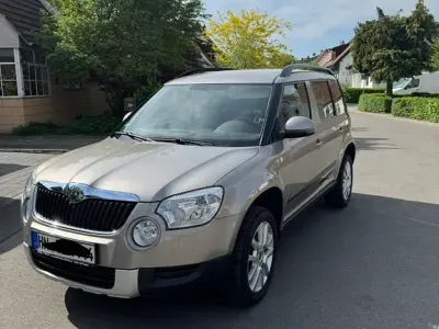 Käytetty Skoda Yeti 140 HP (102 kW) 2013 Harmaa Katumaasturi